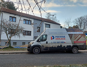 Zateplení stropu bytového domu pomocí foukané izolace